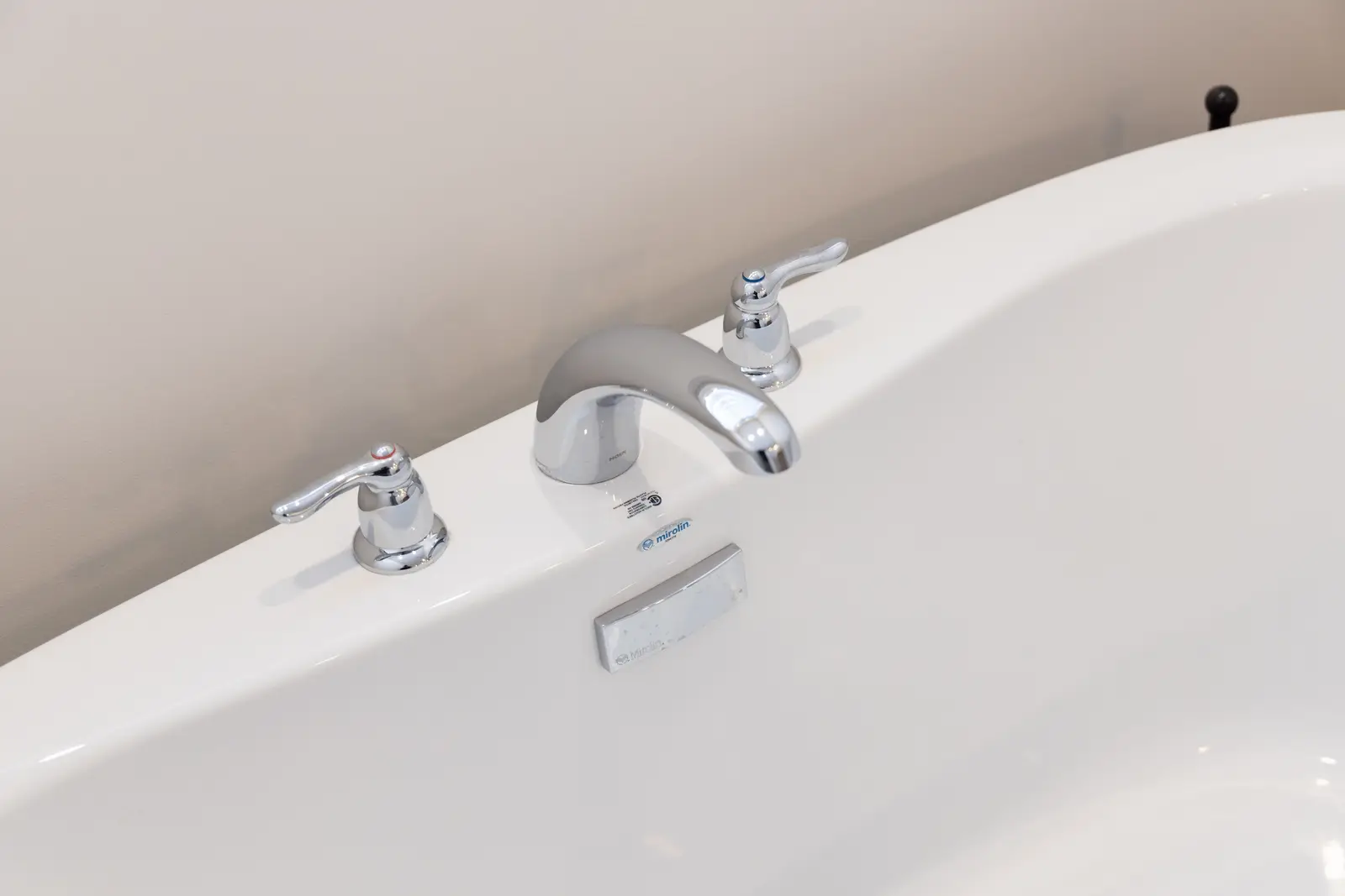 Chrome faucet on the freestanding white tub in a Richmond Hill townhouse