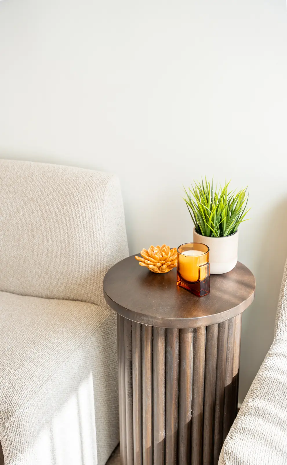 Reception of a Thornhill salon, with a fluted wood desk, a white counter, and a gold Beautique logo.