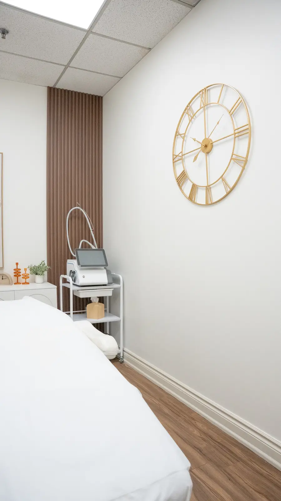 Reception of a Thornhill salon, with a fluted wood desk, a white counter, and a gold Beautique logo.